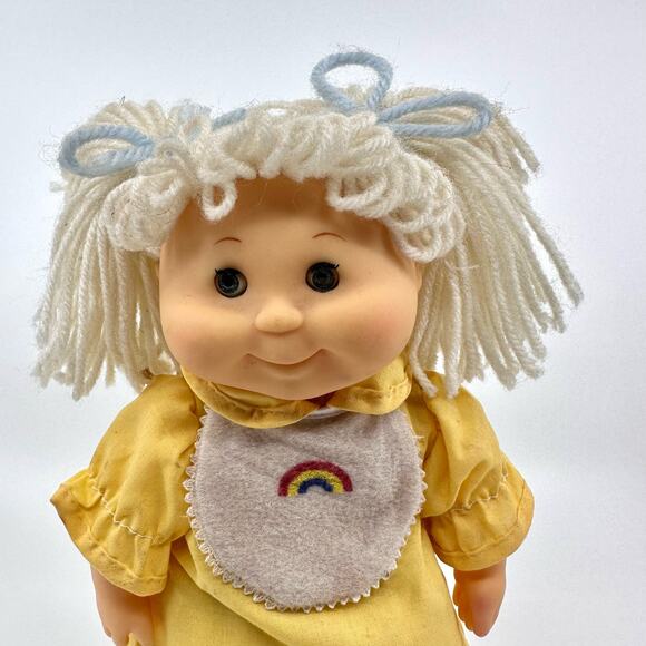 VTG 1984 Heavenly Kids Doll Blonde Hair Yellow Dress Black Eyes W/ White Shoes - Picture 2 of 5